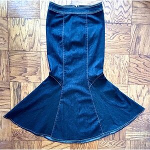 Bisou Bisou Dark Wash Denim Long Mermaid Skirt. Size 6